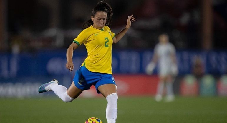 BruninhaIdade: 20 anosPosição: lateral-direitaEstreia na seleção brasileira: 2021Clube atual: Gotham FC (Estados Unidos)