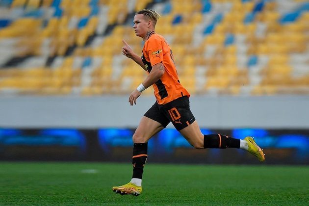 O desejo do alto valor pelo meia é para que ajude nas finanças do clube. Por conta da guerra com o país vizinho, as equipes da Ucrânia perderam atletas que decidiram suspender os contratos, processo facilitado pela Fifa. A decisão dá o direito de jogadores estrangeiros suspenderem os acordos até 30 de junho de 2023