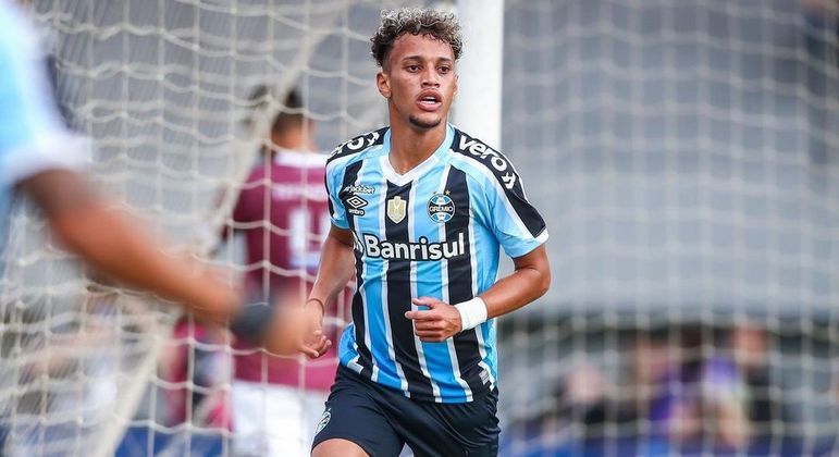 BitelloCom 23 anos, o meia tem ganhado protagonismo no Grêmio. Ele conta com a confiança do treinador e tem sido alvo de elogios frequentes, como 'garçom' ou artilheiro. Em 2023, o jovem disputou 16 jogos, marcou quatro gols e deu três assistências