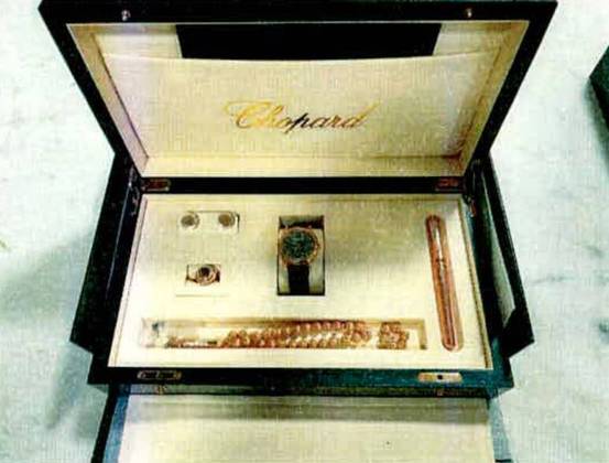 Conjunto de joias de luxo enviadas pelo governo saudita ao ex-presidente Jair Bolsonaro