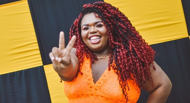 Dançarina de MG viraliza na web com passo de funk 'sarrada no ar ...