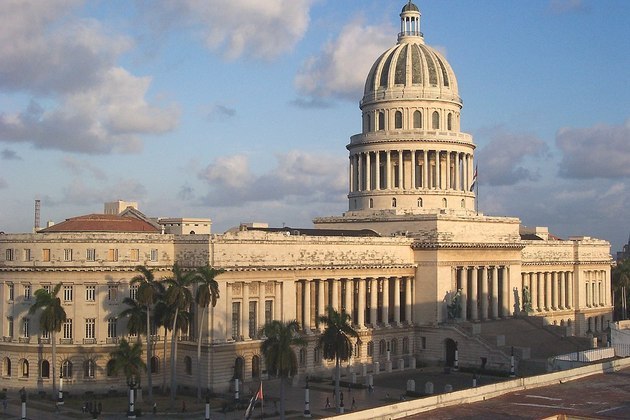 Construído em 1929, o Capitólio foi sede do governo de Cuba até a Revolução em 1959. Hoje, abriga a Academia Cubana de Ciências. É um dos principais cartões postais da capital.  