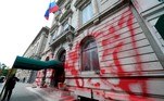Este ato de vandalismo coincide com a formalização pelo presidente russo Vladimir Putin da anexação de quatro territórios da Ucrânia, após referendos denunciados como farsa pelos Estados Unidos e pela União Europeia