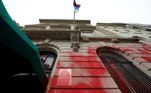 Nesta sexta-feira (30), grandes pichações em vermelho cobriram parte da fachada do consulado, um edifício de estilo renascentista no bairro Upper East Side, em Manhattan, segundo um fotógrafo da AFP