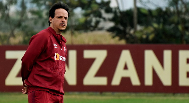 Técnico Fernando Diniz terá retornos importantes no Fluminense para o jogo contra o Avaí