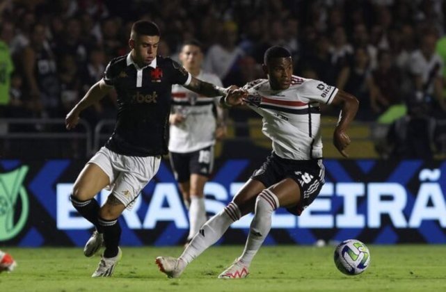 Contra o São Paulo, o Vasco perdeu no Morumbi por 4 a 2 e empatou por 0 a 0 em São Januário. - Foto: Rubens Chiri/saopaulofc.net