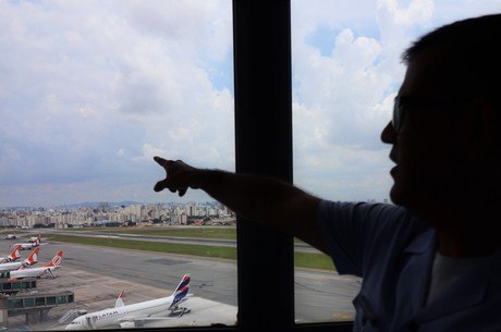 Tribunal condena suboficiais da FAB por motim de controladores de voo