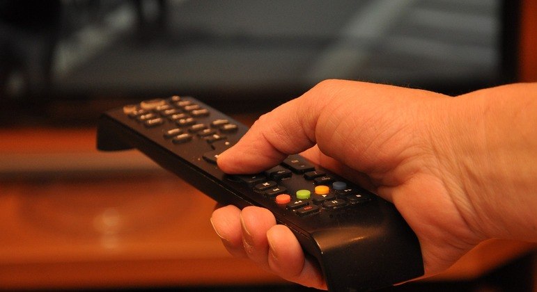 O partido terá assegurado o direito ao acesso a rádio e televisão na proporção de sua bancada eleita 
