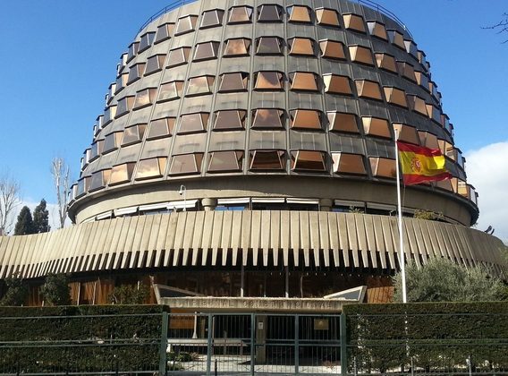 Contudo, a proibição na Catalunha está atualmente aguardando uma decisão do Tribunal Constitucional Espanhol, que poderá revertê-la.