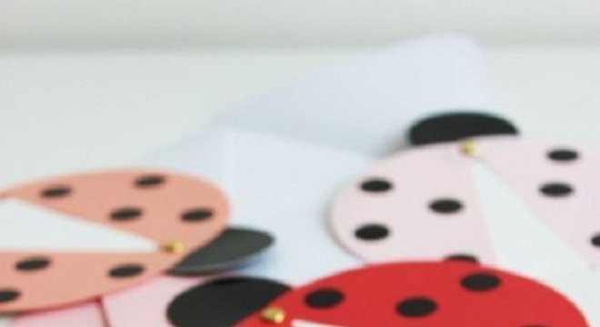 Convite de aniversário infantil da joaninha