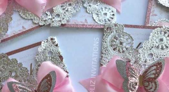 Convite de aniversário infantil rosa e dourada