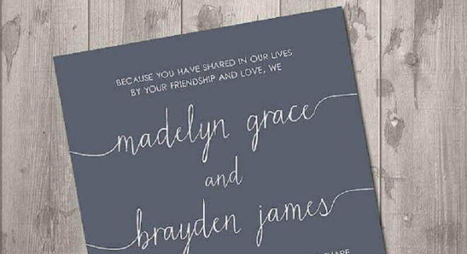 convite de casamento simples e moderno feito em papel preto 