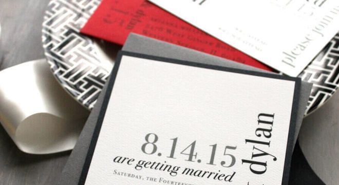 convite de casamento simples e moderno feito em tons de cinza e branco 