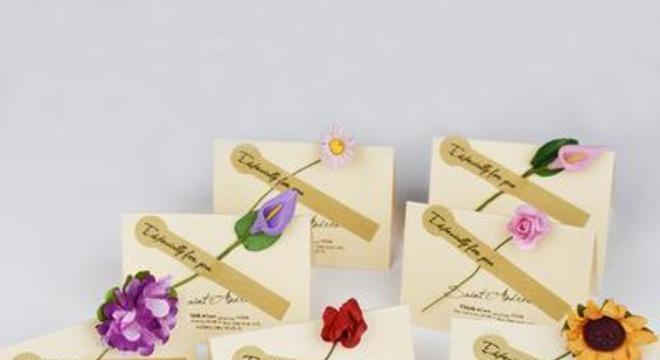 Convite e aniversário infantil com flores