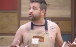 Aguardar a comida ficar pronta pode ser um desafio para os peões em dias famintos, mas certamente estressa o responsável pelo preparo! Considerado cozinheiro oficial da sede, Sander perdeu a cabeça ao ouvir Márcia reclamar da demora e entrou em uma discussão com a adversária. 'Teve um dia que fiz [comida] para todo mundo, eu não almocei e não estou reclamando', disparou. Só o rango mesmo para acalmar os ânimos!
