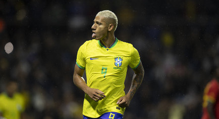 Richarlison foi mantido na seleção por Diniz