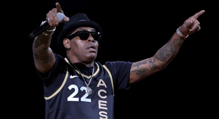 Coolio no palco durante um show nos Estados Unidos em maio de 2022