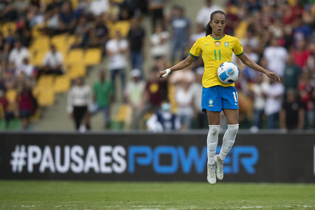 Adriana, meio-campo do Corinthians, é a artilheira da Copa América Feminina com cinco gols. Sendo convocada pela primeira vez em 2017, a camisa 11 da seleção se mostrou fundamental nos jogos do Brasil na competição