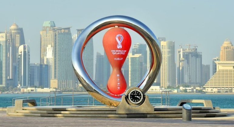 Em Doha, no Catar, o relógio que marca o tempo até o início da Copa
