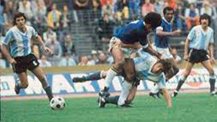Copa do Mundo 1974 - Segunda fase - Brasil 2 x 1 Argentina - Gols: Rivellino e Jairzinho