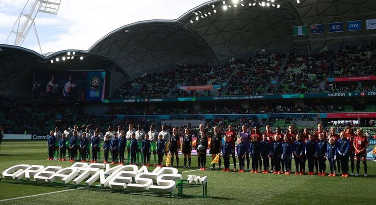 Para abrir o segundo dia de jogos da Copa do Mundo feminina, Nigéria e Canadá se enfrentaram no Melbourne Rectangular Stadium, na Austrália.