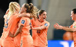 Primeiro tempo terminou só com um gol da Holanda. Stefanie Van Der Gragt marcou de cabeça e abriu vantagem em cima de Portugal, fazendo subir a pressão nas jogadoras portuguesas