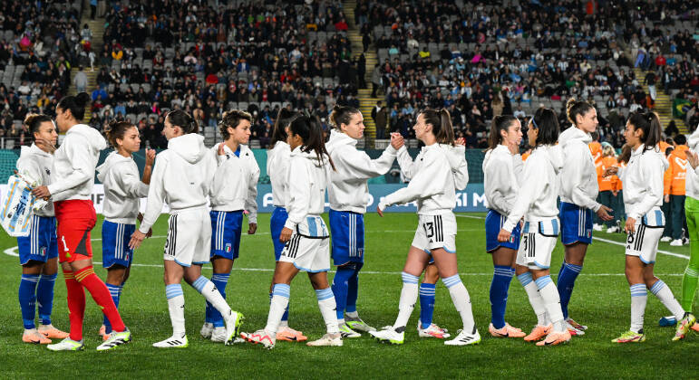 Começou na madrugada desta segunda-feira (24) o quinto dia de Copa do Mundo feminina. A primeira partida foi travada entre Itália e Argentina. O jogo entre as seleções aconteceu no estádio Eden Park, em Auckland, na Nova Zelândia