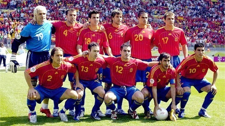 A lesão de Cañizares permitiu a ascensão de um jovem Iker Casillas, que conquistou a titularidade da seleção espanhola e de lá não saiu por um bom tempo. Cañizares ainda participou da Euro de 2004 e da Copa de 2006, mas como reserva. Ele se aposentou em 2008