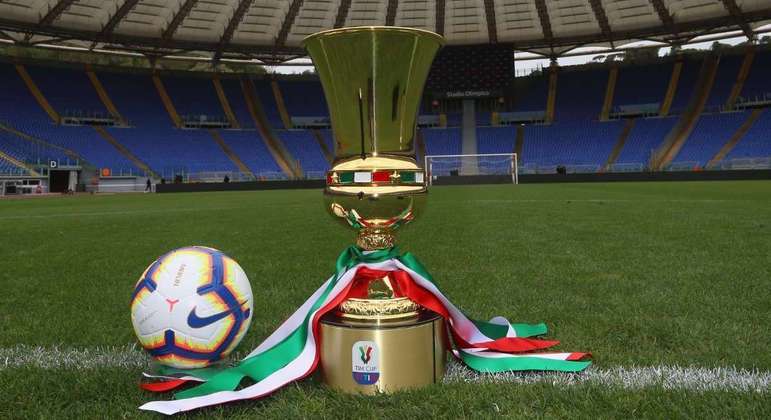 A taça da Copa Itália