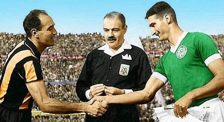 Copa Libertadores de 1961 - Ao ser campeão brasileiro em 1960, o Palmeiras conquistou a vaga para disputar a Copa Libertadores pela primeira vez na história do clube. A equipe que contava com Chinesinho, Julinho Botelho, Djalma Santos, entre outros grandes nomes do futebol brasileiro, enfrentou o Independiente Santa Fé na semifinal, empatando em 2 a 2 (gols de Gildo e Chinesinho) no primeiro jogo na Colômbia
