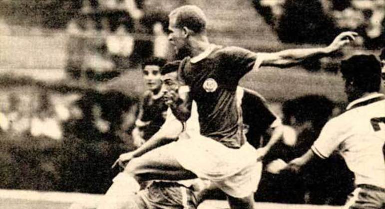 Copa Libertadores de 1971 - A edição de 71 teve outro regulamento diferente, com duas fases de grupos, sendo a segunda considerada a semifinal do torneio. No segundo grupo, o Palmeiras enfrentou o Nacional-URU e o Universitario-PER, duas vezes cada.