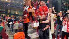 Clube dinamarquês presenteia torcedores adversários com cerveja grátis em jogo da Champions