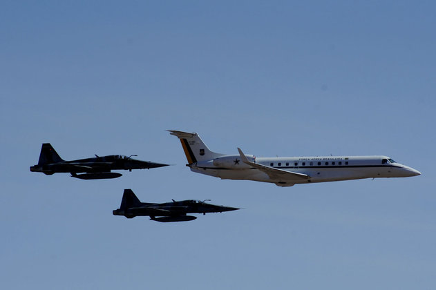 A relíquia veio da cidade do Porto, em Portugal, em um avião da Força Aérea Brasileira (FAB) e foi recepcionada em uma cerimônia com honras de chefe de Estado. Entre os presentes, estavam os ministros Luiz Ramos (Secretaria-Geral), Marcelo Queiroga (Saúde), Paulo Sérgio Nogueira (Defesa) e Bruno Bianco (Advocacia-Geral da União).
