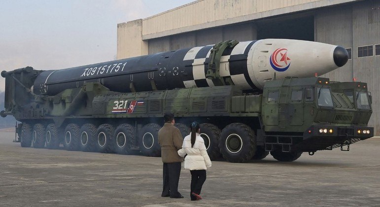 Kim Jong-un levou a filha para lançamento de míssil balístico intercontinental