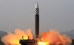 Em março de 2022, o mundo viu uma das maiores ameaças da Coreia do Norte, quando Kim Jong-un supervisionou pessoalmente o disparo de um 'novo tipo' de míssil balístico intercontinental, de olho em um 'confronto a longo prazo' com os Estados Unidos