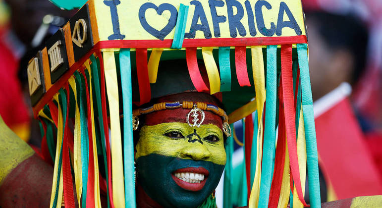 Torcida leva o amor à África na cabeça antes da partida entre Gana e Coreia do Sul na Copa