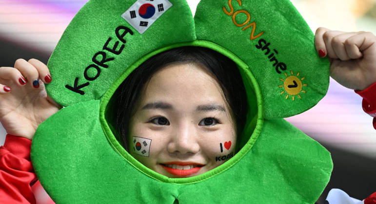 Torcedora da Coreia do Sul é uma florzinha na hora de apoiar a equipe na Copa do Mundo