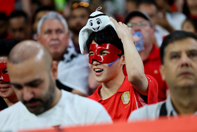 Os torcedores coreanos estão empolgados e já se sentem em casa, até o mascote La'eeb ganhou um lugar na torcida da Coreia