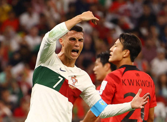 Cristiano Ronaldo tentou de cabeça no finalzinho do primeiro tempo e não gostou nada de ter perdido a chance de ampliar o placar para a seleção portuguesa