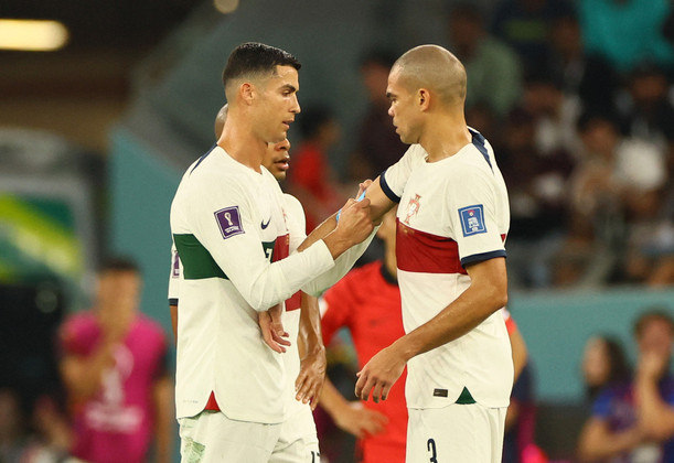 Muda Portugal! Sai Cristiano Ronaldo, que passou a faixa de capitão para o zagueiro Pepe e entrou Andre Silva
