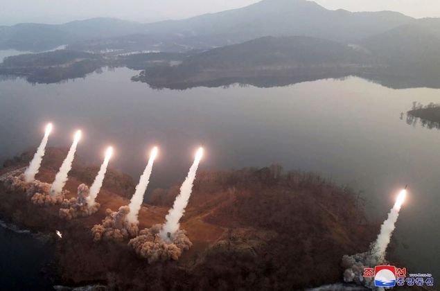 A Coreia do Norte fez seguidos testes de mísseis balísticos nos últimos meses, a fim de mostrar seu poderio aos Estados Unidos e à Coreia do Sul — ambos fazem exercícios militares conjuntos perto do território da ditadura
