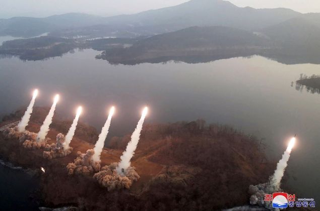 A Coreia do Norte fez seguidos testes de mísseis balísticos nos últimos meses, a fim de mostrar seu poderio aos Estados Unidos e à Coreia do Sul — ambos fazem exercícios militares conjuntos perto do território da ditadura