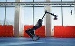 Já o Handle foi pensado para mover caixas em armazéns e fazer descarregamento de caminhões. O robô é capaz de mover até 360 caixas por hora, alcançar até 3m de altura e carregar até 15kg