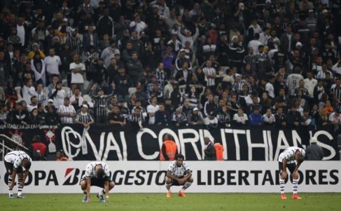 Corinthians 0 x 1 Guarani-PAR - Oitavas de final da Libertadores 2015 (jogo de volta)- 13 de maio de 2015 (3 a 0 no agregado porque o Timão tinha perdido por 2 a 0 na ida, no Paraguai)