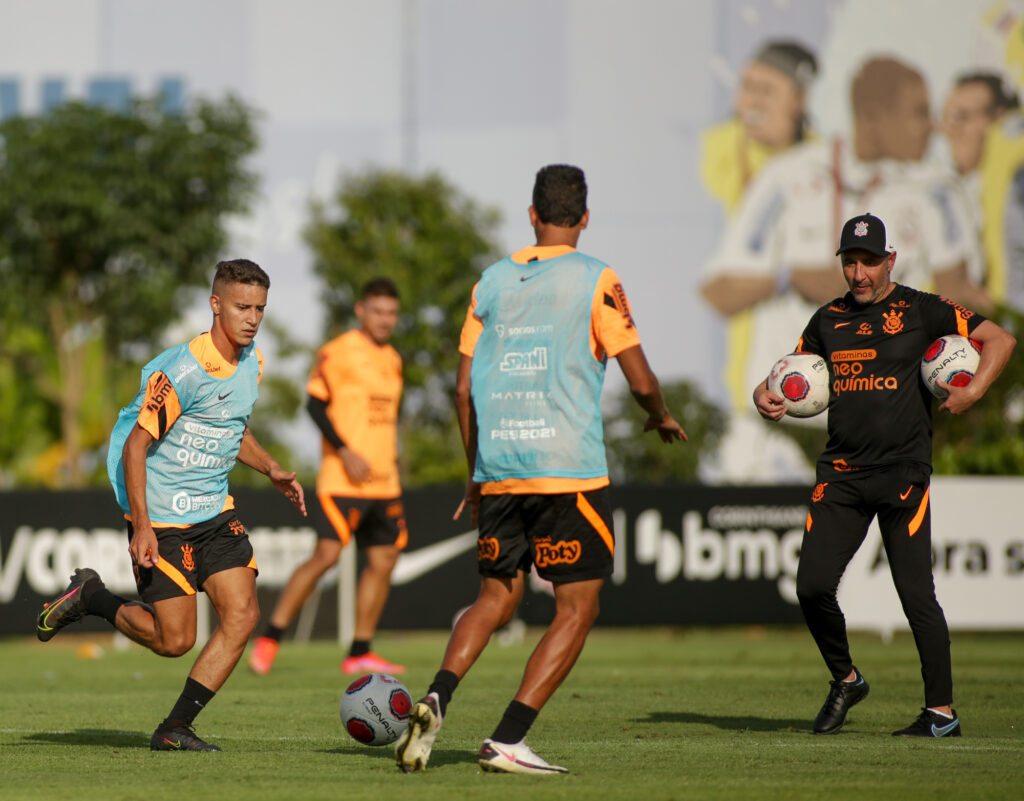 Herói! Cássio brilha e leva Corinthians às quartas de final - Esportes - R7  Futebol