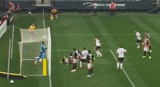 O vergonhoso gol que não foi validado para o Corinthians. Constrangedor