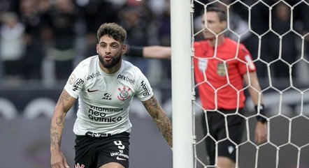 Corinthians bate Coritiba de virada e chega a 11 jogos invicto