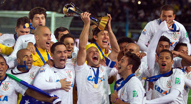 O constrangimento continua. Taça do Mundial volta a ser penhorada