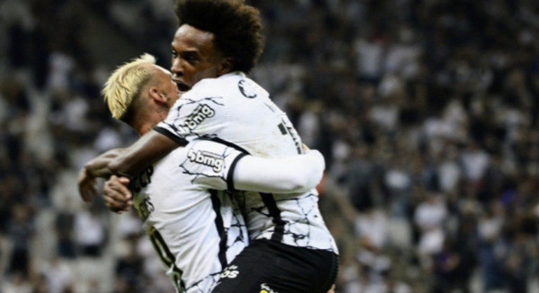 Róger Guedes e Willian ganharam o companheiro ideal. Yuri Alberto. Ataque arrasador