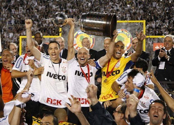 O Corinthians quebrava um tabu histórico e conquistava a Libertadores pela primeira vez na história, em julho de 2012